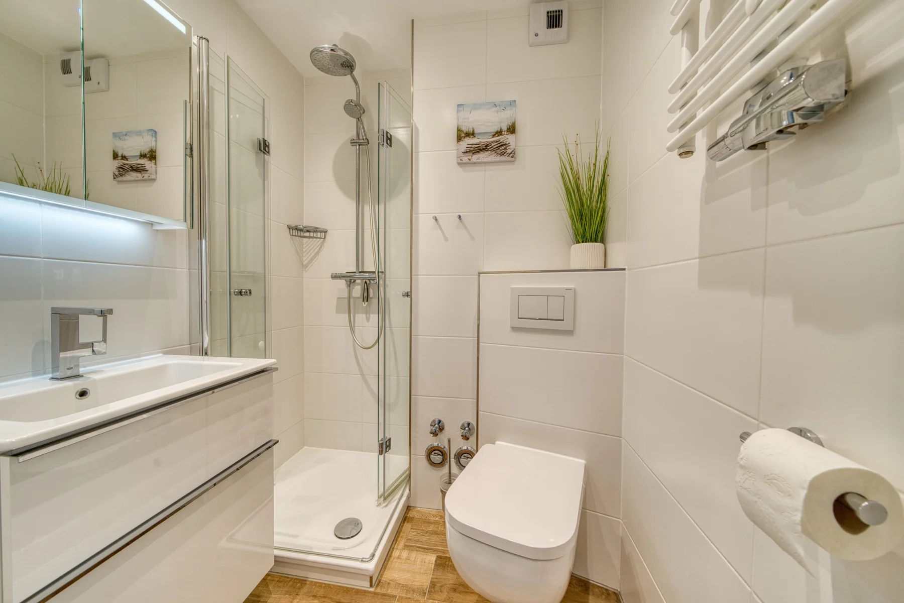 Badezimmer mit Dusche